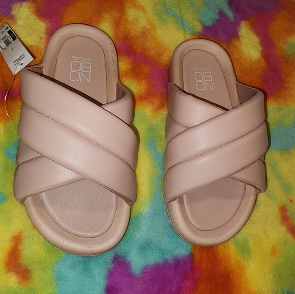 Pink soft cushioned cute sandals size 7! - Picture 2 of 4